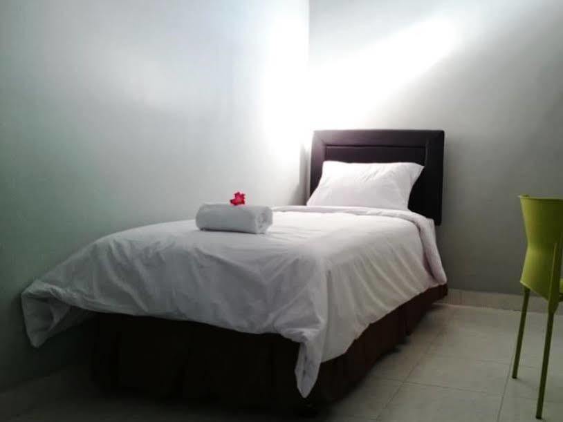 Reddoorz Plus @ Hotel Star 88 Tugu Exteriér fotografie