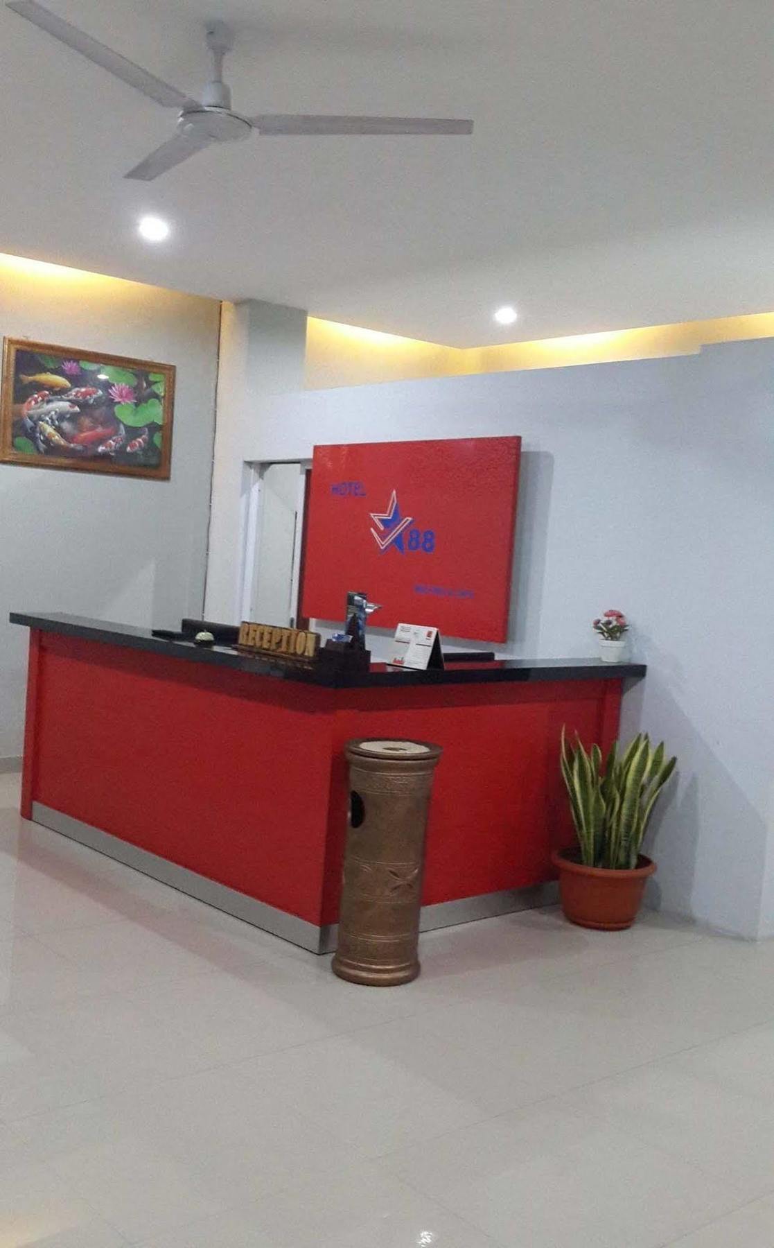 Reddoorz Plus @ Hotel Star 88 Tugu Exteriér fotografie