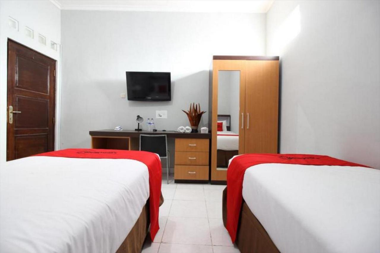 Reddoorz Plus @ Hotel Star 88 Tugu Exteriér fotografie