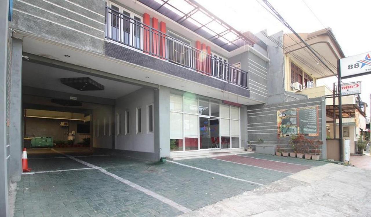 Reddoorz Plus @ Hotel Star 88 Tugu Exteriér fotografie